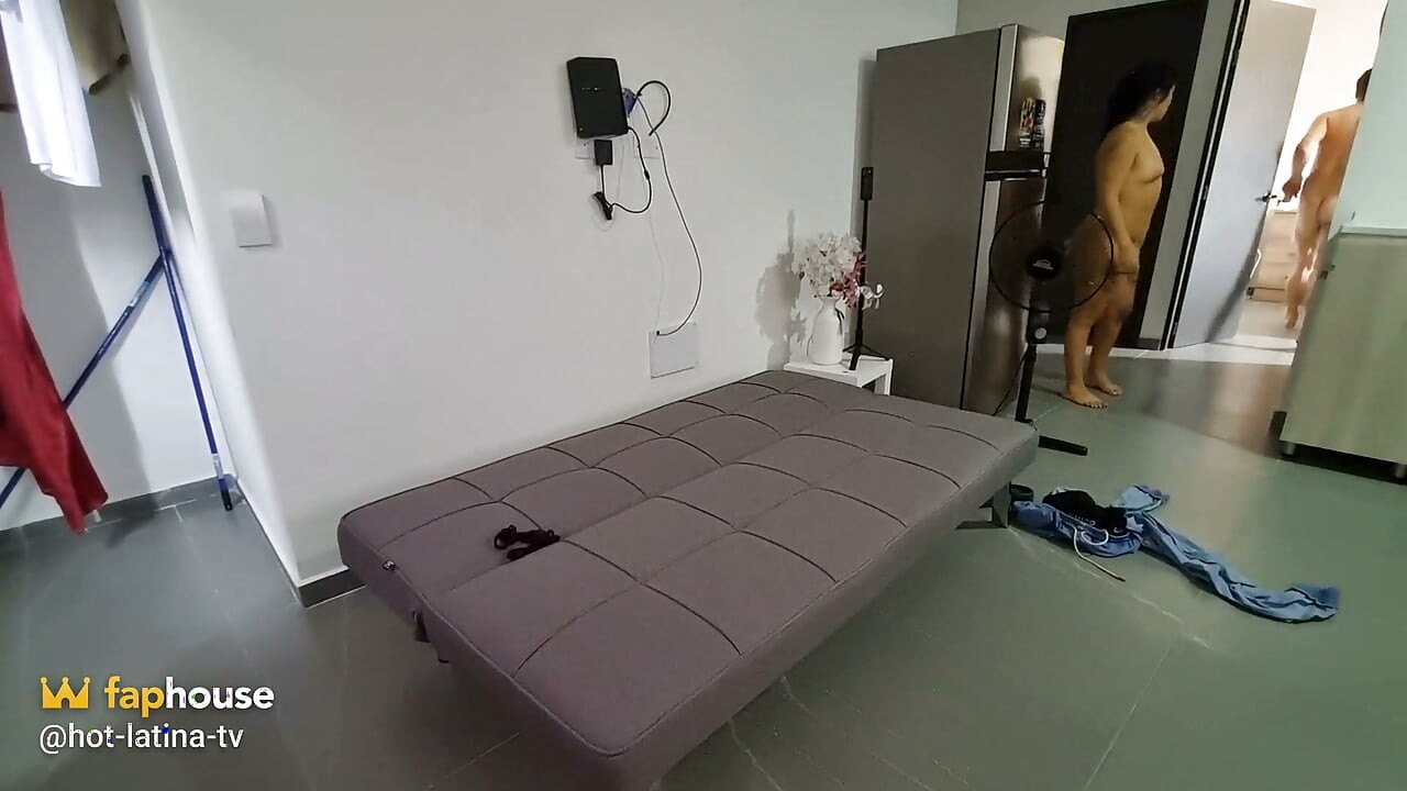 Genç paisa müşterisiyle prezervatifsiz seks yapıyor
