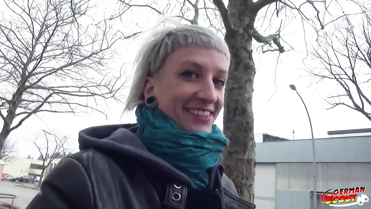 German Scout - Emo girl Luna Toxxxic
