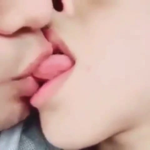 hot kiss sissy