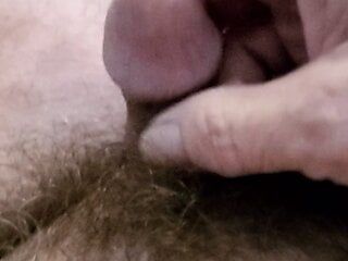 Shavebrush kleine zachte opa penis duwend touwtje