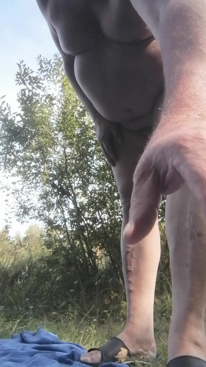 Mala izložba na naturističkoj šljunčari