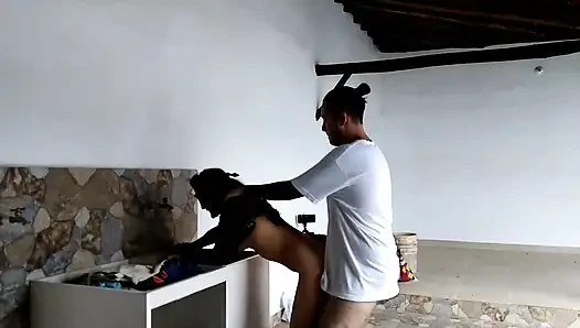 Ich ficke das zimmermädchen, während sie wäscht