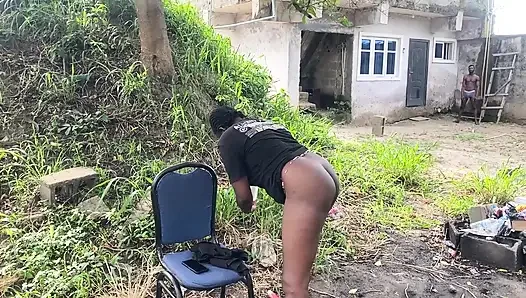 Arkadaşımın kız arkadaşı banyo kapısını açtı ve beni sert sikimle yüz yüze buldu
