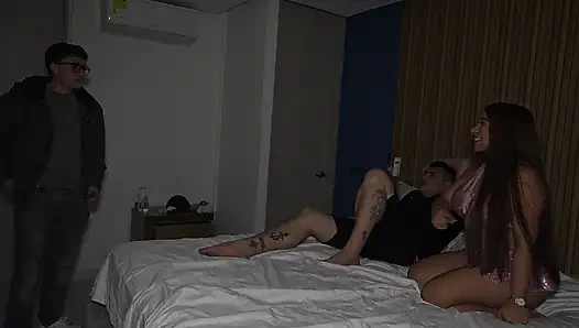 Istriku ngentot kontol besar waktu aku lagi kerja!