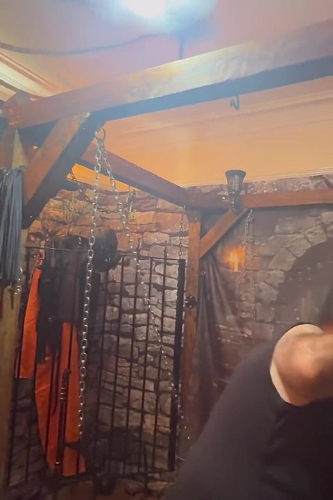 Parte 2: - Primera sesión de Zar en el calabozo con Lanista Oso.