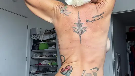Amcık dölle dolu.. Hala uykulu..