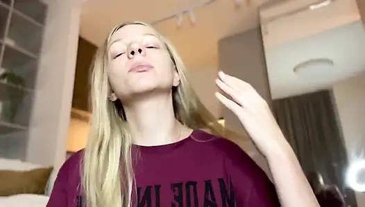 Baskın tanrıça seni yoğun bir şekilde sikiyor