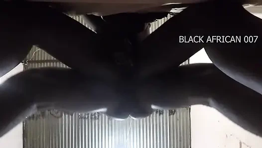 schwarzafrikanische 007 begrüßt ursprüngliches schwanz-fury mit wilder arsch-penetration