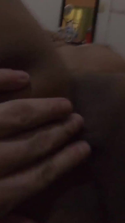 모텔에서 콜롬비아 갈색 머리의 질을 빨아