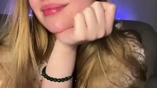 Jucielussie fucking anal with huge dildo so hard