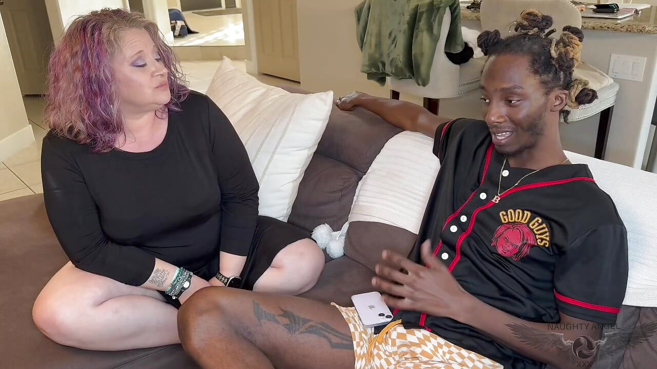 肛門蕩婦接受了巨大的黑屌