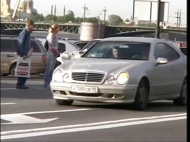 Дві дівчини отримують урок жорсткого сексу, який вони не скоро забудуть