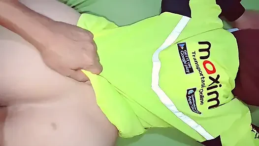 Ojol girl in hijab gets an extra bonus from castamer gofood-full video bokep indonesia viral
