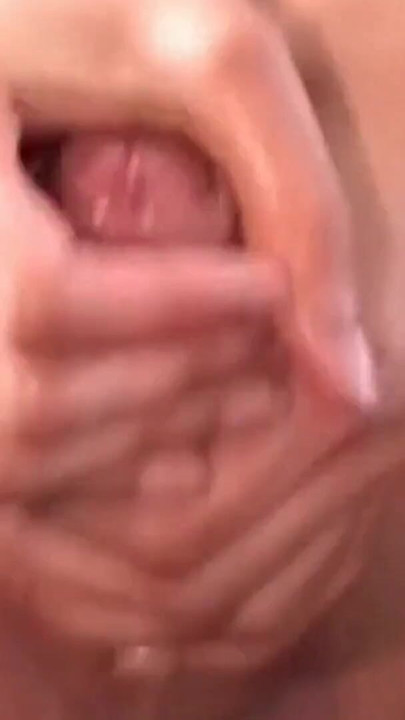 タイトなブルネットは固くて深く詰め込まれます | クリップ 1