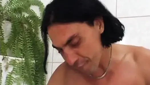 Süßes teen aus deutschland wurde in der badewanne gefickt