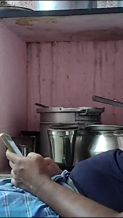 Detik penting dari "isteri rumah kampung India bercium pantat panas"