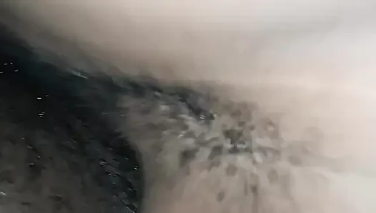 Güney Afrikalı kız tesisatçı adama biniyor