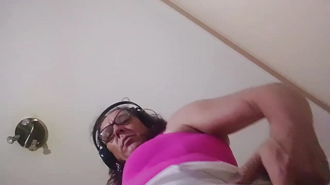 The tampon falls out