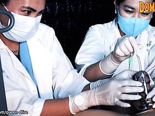Медицинское зондирование яиц и яиц в поясе целомудрия 2-х азиатских медсестер