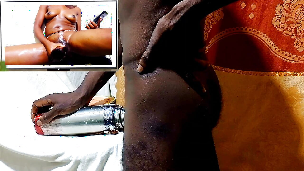 Männliche masturbation beim beobachten der weiblichen muschi beim masturbieren, ich habe wasserflasche gefickt und fühlte mich wie echte muschi! So nass und heiße muschi