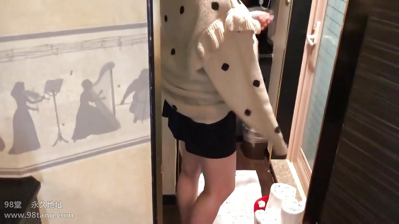 Jovem menina bate boquete e sexo