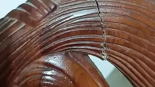 Ahşap seksi heykel büyük göğüslere boşalıyor