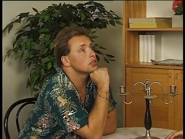 Matura îi ia pula și are orgasm