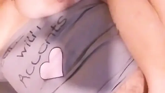 Соло-игра волосатой киски в видео от первого лица