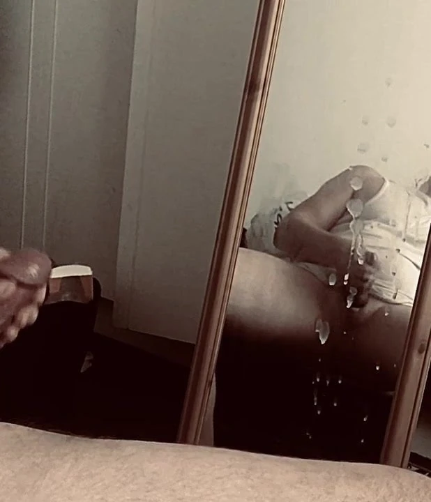 Mirror cumshot