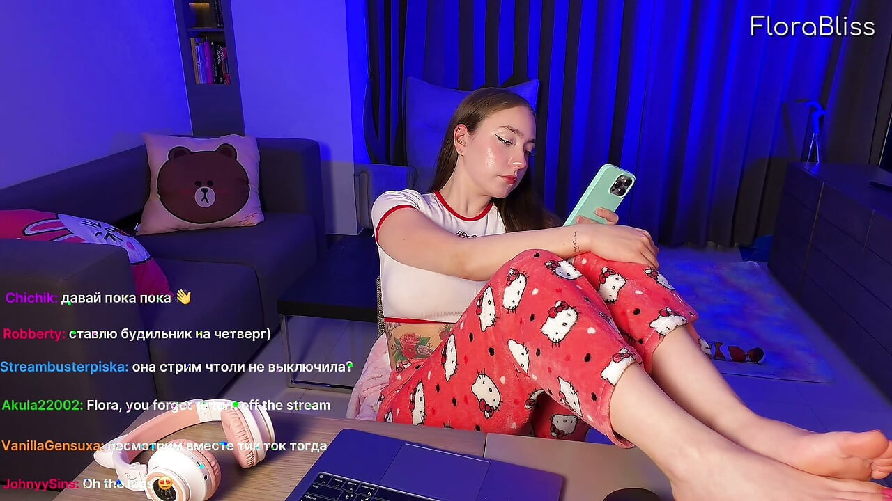 THE STREAMER FORGOT TO TURN OFF THE AIR AND GOT CAUGHT WHILST JERKING OFF AFTER STREAMING!