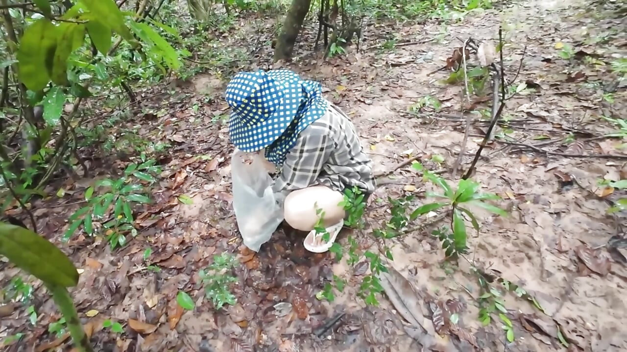 Thai girl walks and brags about picking mushrooms anyway, peeing in the forest Thai Voice