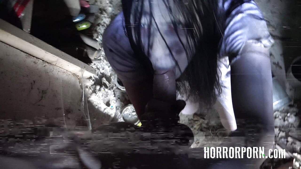 Dziewczyna ze studni (horror porno)