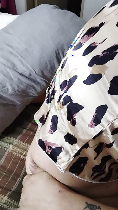 Masturbându-mă cu soția mea curvă futută și ejaculare