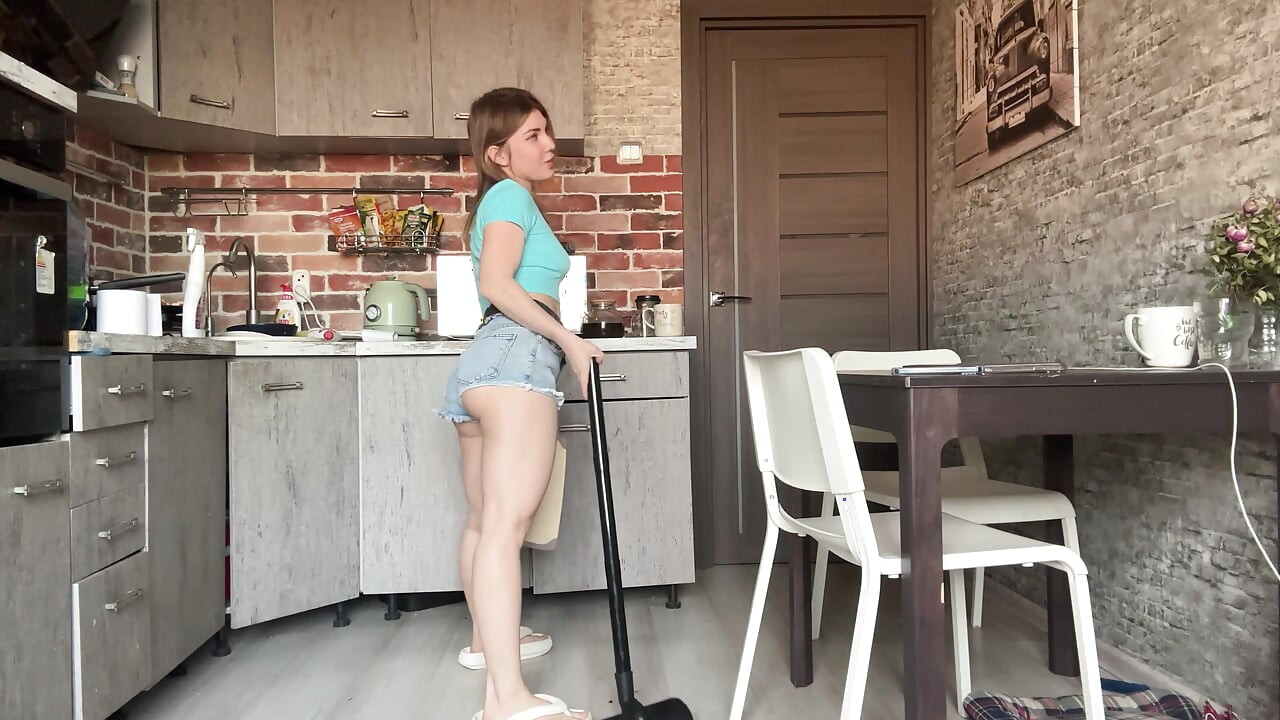 Čistačica nije mogla da podnese i namokrila je šorts