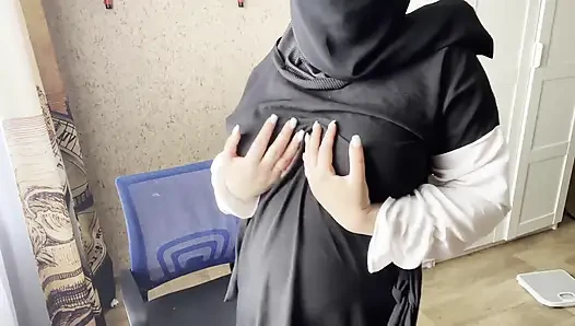 Arkadaşının ateşli karısı mastürbasyon talimatları veriyor