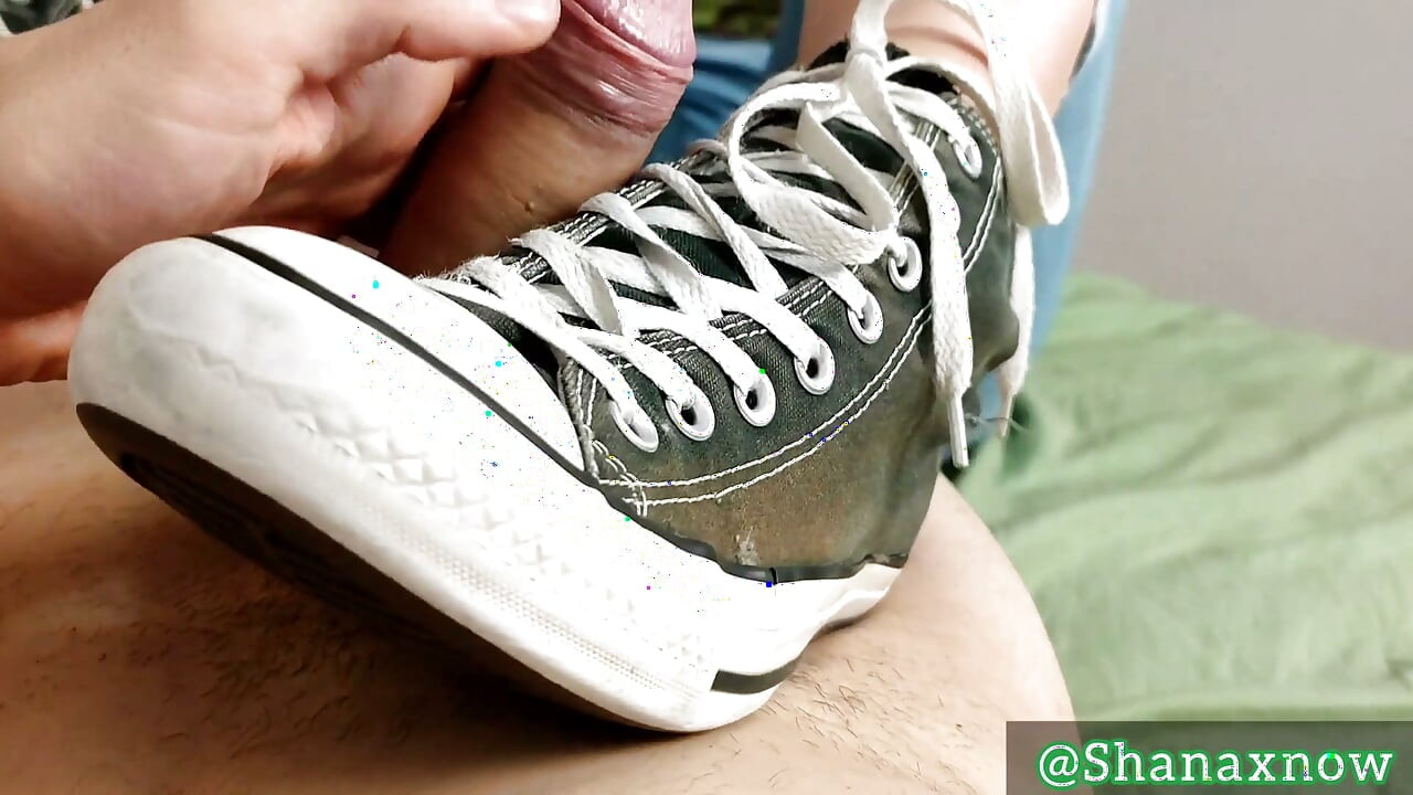 FETISH CONVERSE BJ SHOEJOB LICK CUM PART. 2