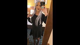 Crossdresser in hotel pronto per il sesso