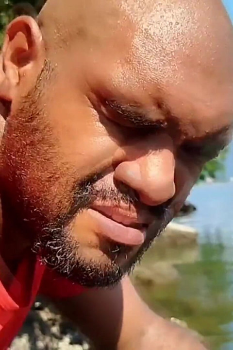 Worker Asks for a Ride to Go to the Beach and Gives It to the Driver