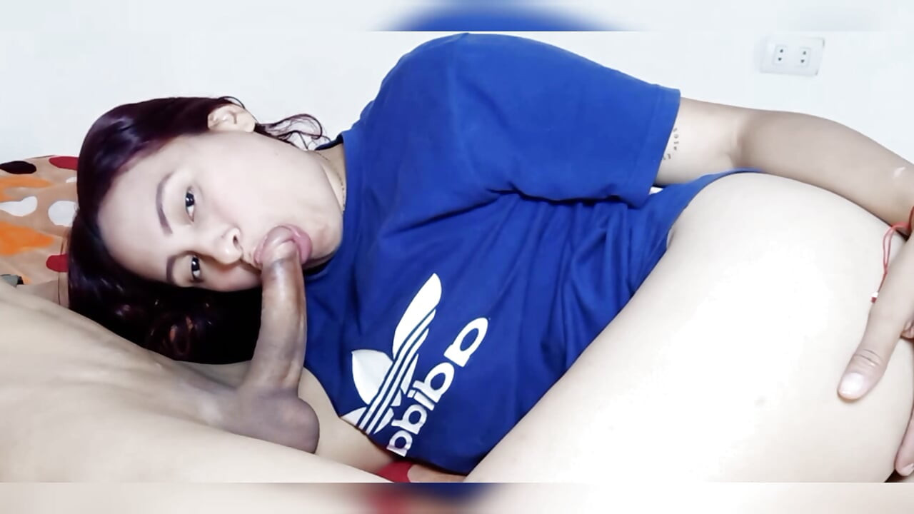 Ma meilleure amie est timide et je la suce