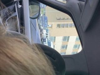 Lithuanian thổi kèn trong xe hơi