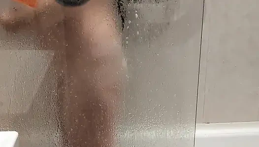 Cızırtılı evli kadın ıslak duş baştan çıkarma ve cam patlaması