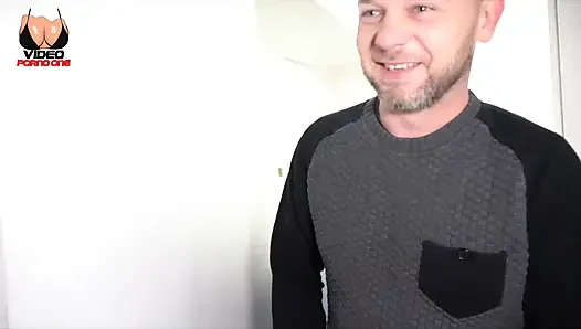 Ihr erster Dreier mit zwei Jungs wird sie dazu bringen, es wieder zu tun!