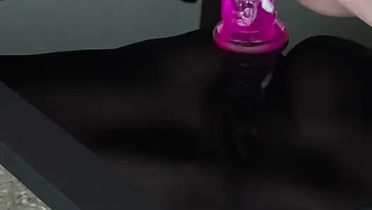 Orta yaşlı seksi kadın dildosunu sikiyor