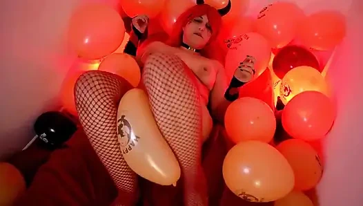 Pop balon besar-besaran setelah pesta halloween - bunny looner [lowres]