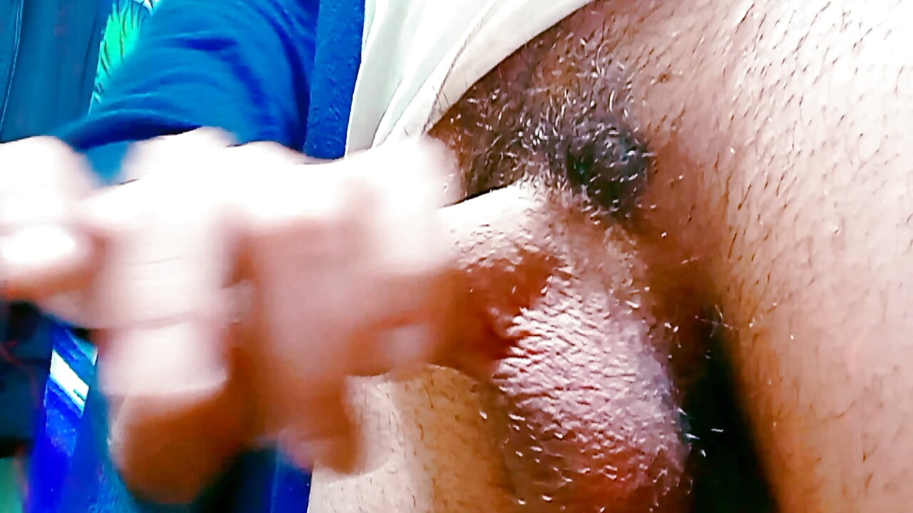 ألعب بزبي المبلل في كس زلق