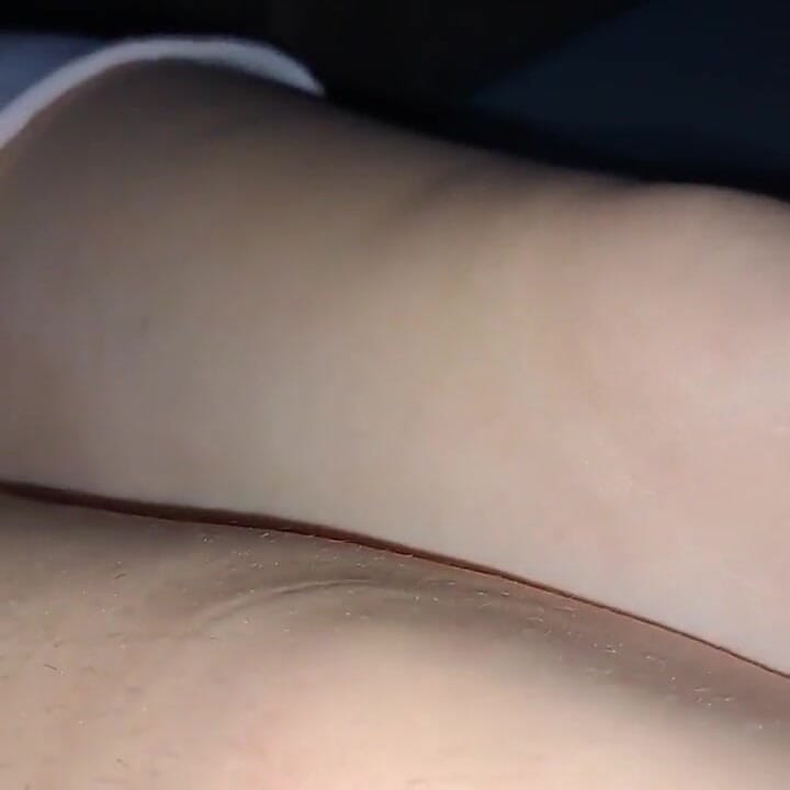 Xxx desi, ma demi-sœur m’apprend pendant que nous regardons un film