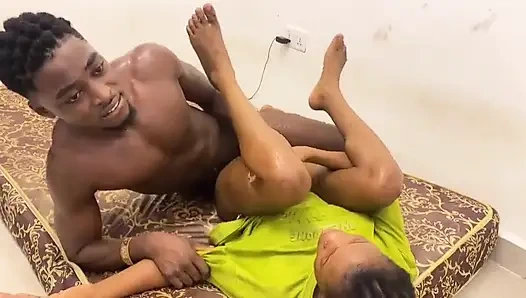 Ich Bin Mit Meinem Geilen Stiefbruder Allein Zu Hause, Also Fickten Wir Roh