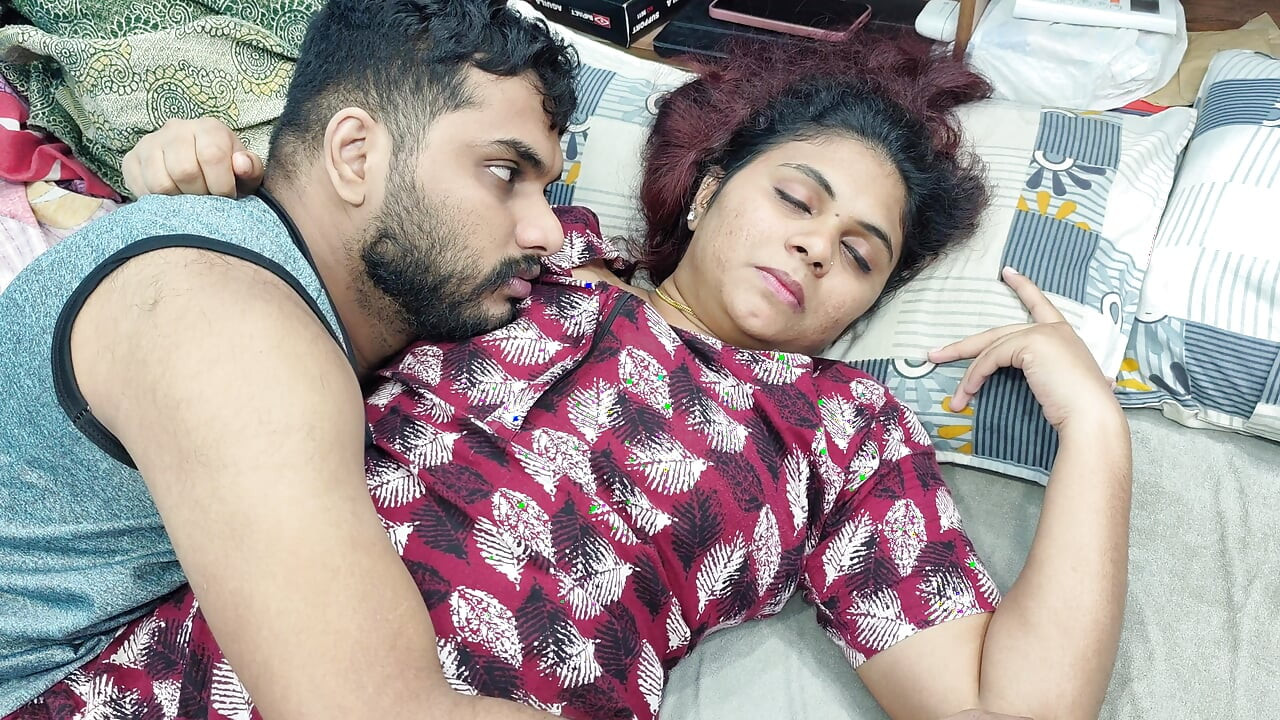 Tekan toket dan gesek memek romantis