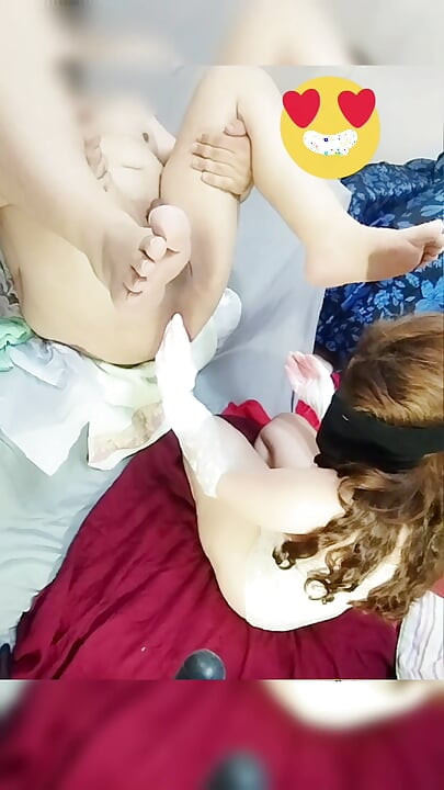 Głębokie wsadzanie rąk dominuje arabską królową w hidżabie, zdradzającą z jej indyjskim desi fanem