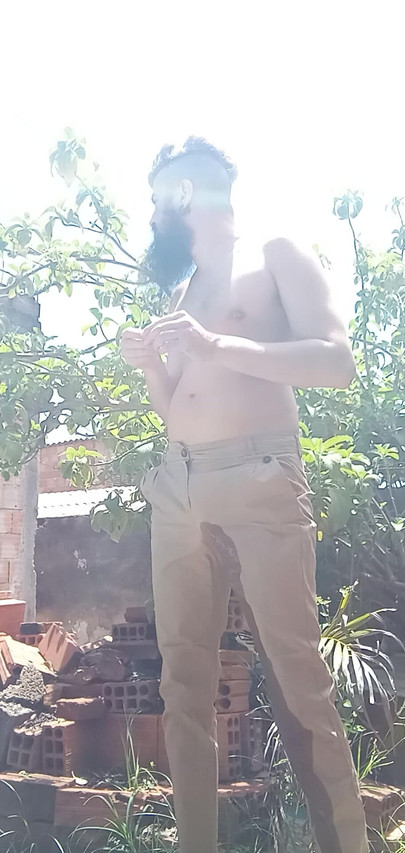 Draußen in meine Hose gepisst